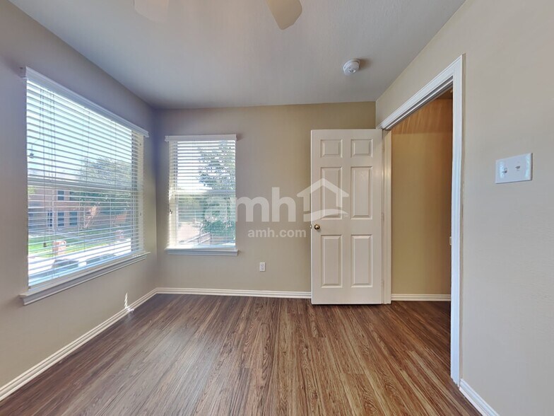 Building Photo - 3936 Braxton Ln
