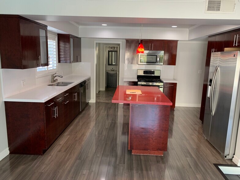 Building Photo - 7649 Orion Ave