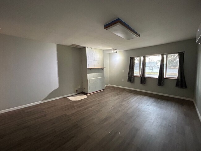 Building Photo - Spacious Single-Story Home on Corner Lot