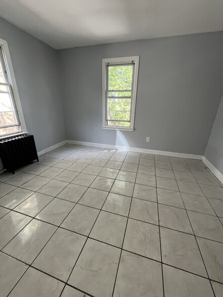 Building Photo - 142 Dayton Pl