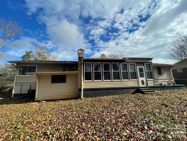 Building Photo - 6225 Branch Hill Cir