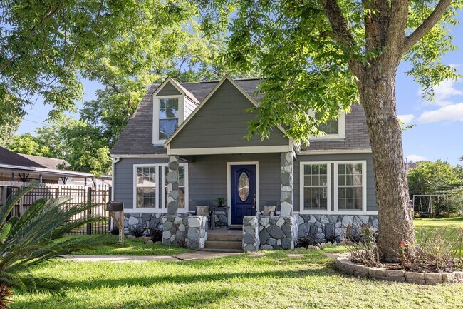 Building Photo - 5737 Dorbrandt St