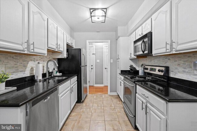 Building Photo - 3332 Spring Ln