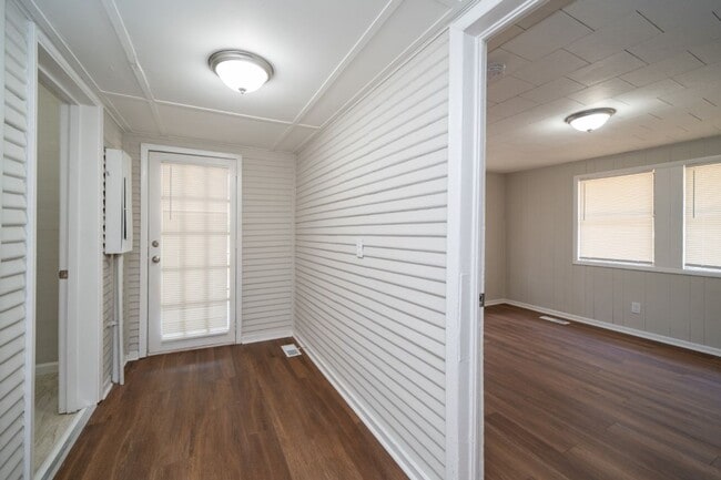 Building Photo - Charming Corner-Lot Home in Bessemer – So ...