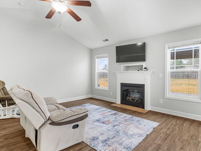 Building Photo - Beautiful Home Close to MCAS New River Air Station