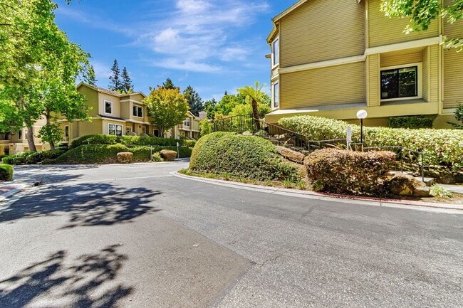 Building Photo - Two Primary Suites w/ Bonus Room l Prime L...