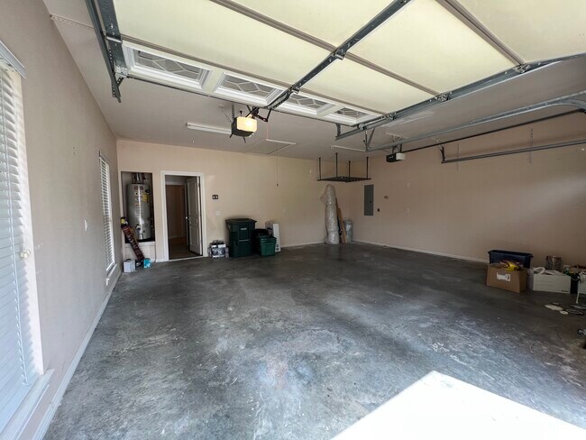 Building Photo - 2556 S College Dr