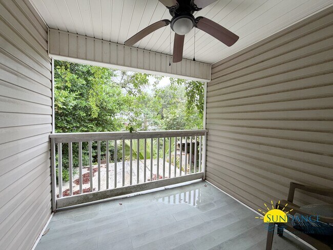 Building Photo - Gorgeous 2 Story Townhome in Fort Walton Beach!