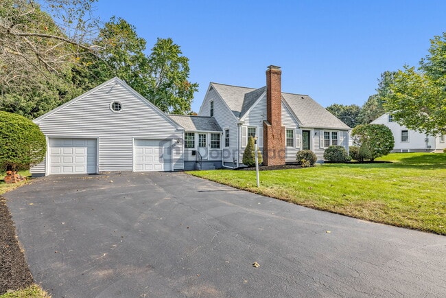 Building Photo - 62 Stoneleigh Rd