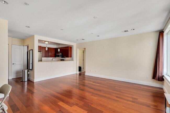 Building Photo - 34-40-40 48th St