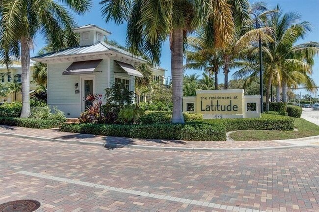 Building Photo - 214 S Latitude Cir