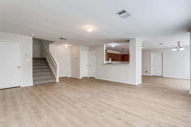 Building Photo - BEAUTIFUL 3-BEDROOM HOME IN NORTHCLIFFE