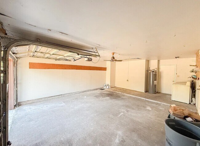 Building Photo - 5850 Fallengate Dr