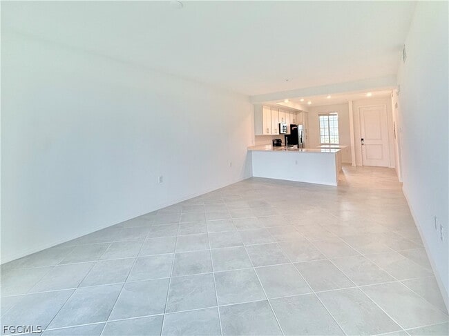 Building Photo - 15285 Grn Acrs Ave