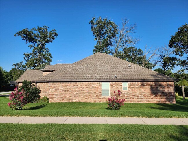 Building Photo - 5009 E Truman Ln