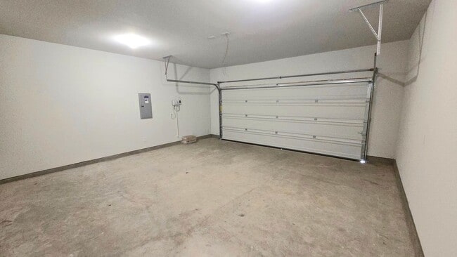 Building Photo - 920 Santa Lucia Dr