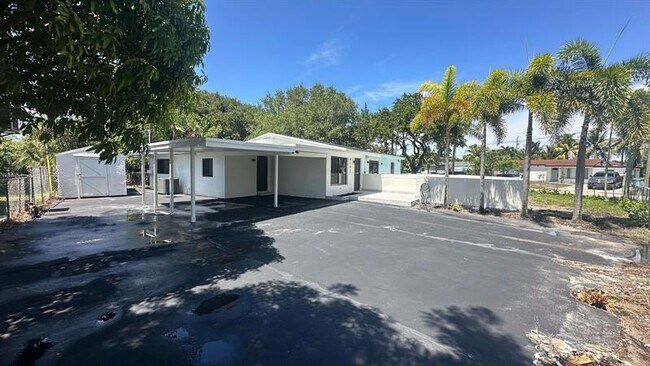 Building Photo - 4101 SW 48th Ct