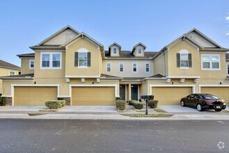 Building Photo - Gorgeous 4/2.5 Spacious Townhome with a Lo...