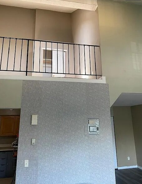 Building Photo - 261 Maple Pky