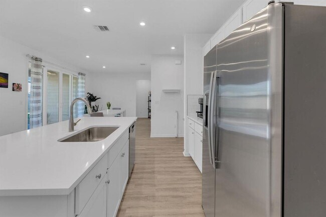 Building Photo - 20704 John Gill Dr