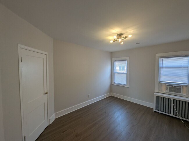 Building Photo - Detached Home - Oak Lane