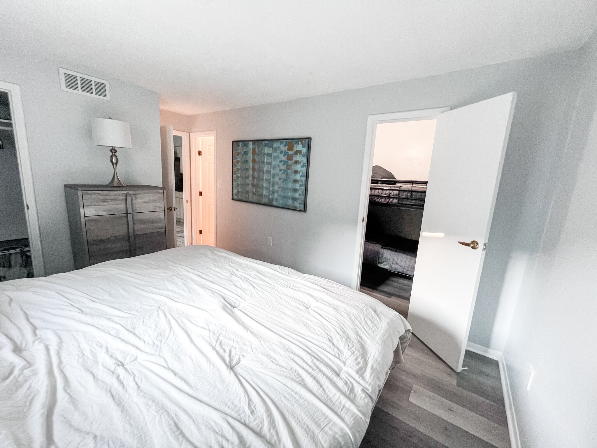 Building Photo - 4215 E Bay Dr