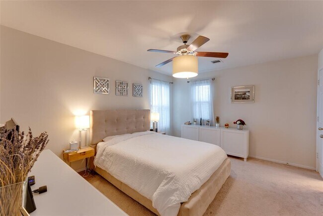 Building Photo - 6047 Wesley Manor Ct
