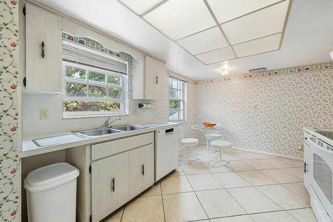 Building Photo - 400 S Ocean Blvd