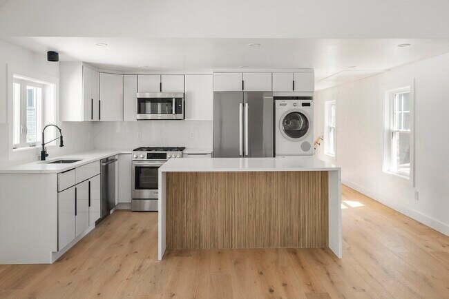 Building Photo - 89 5th St