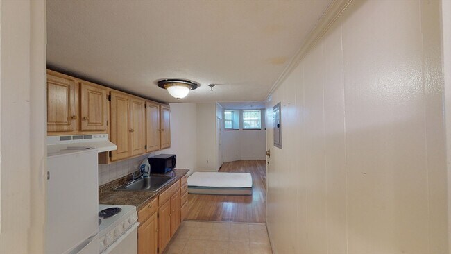 Building Photo - 513 Beacon St