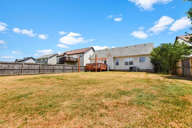 Building Photo - Pet Friendly Three Bedroom with Bonus!