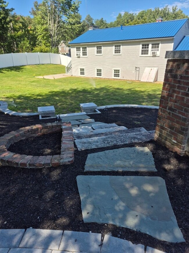 Building Photo - 432 Joseph St Ext