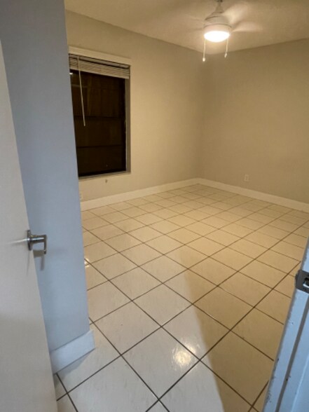 Building Photo - 1724 SW 131st Pl Cir S