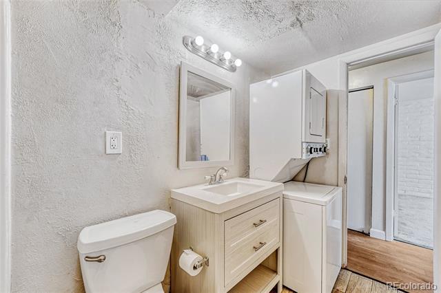 Building Photo - 875 S Quebec St