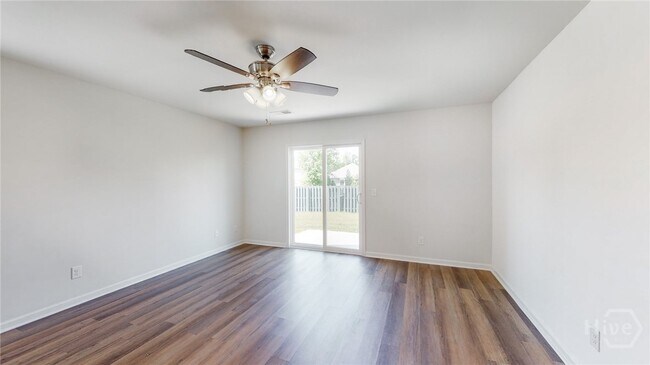 Building Photo - 652 Hogan Dr