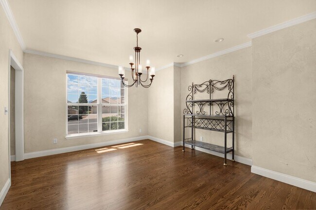 Building Photo - 2420 Regal View Ct