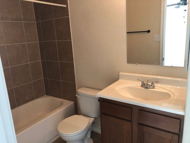 Building Photo - Town home for rent