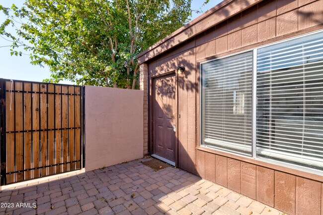 Building Photo - 1297 W 5th St