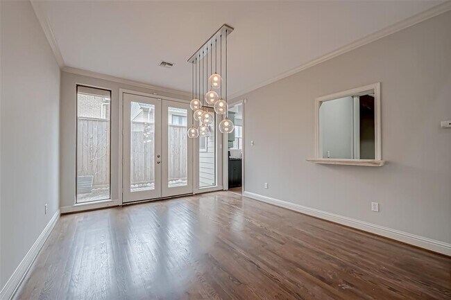 Building Photo - 2527 Potomac Dr