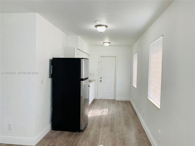 Building Photo - 738 NE 86th St