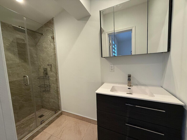 Building Photo - 120 W 63rd St