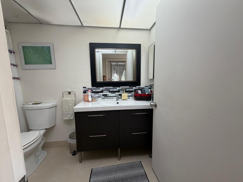 Building Photo - 468 NE 206th Ln