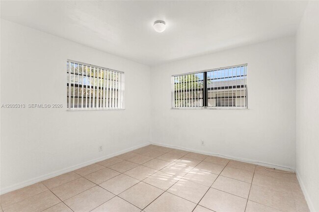 Building Photo - 4120 SW 19th St