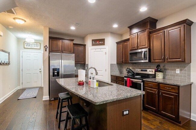 Building Photo - 704 Red Cedar Ct