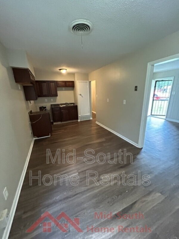 Building Photo - 815 Carol Ann Cove