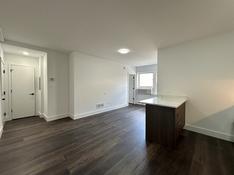 Building Photo - 1553 W Hollywood Ave