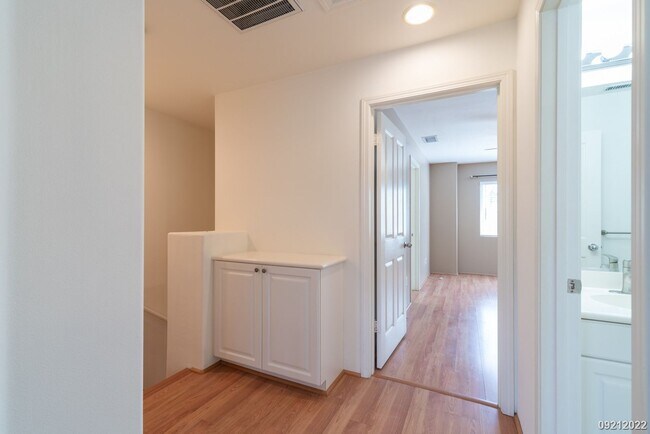 Building Photo - CENTRAL AC 3BR 2.5BA w/2-Car Garage & Backyard @ Spinnaker, Ewa Beach!