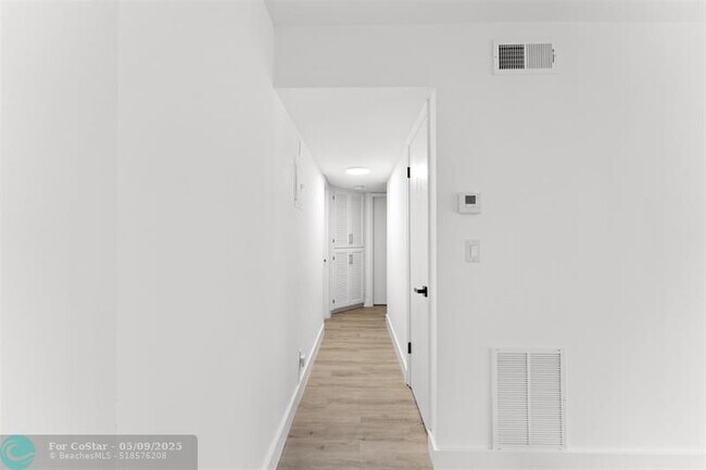 Building Photo - 3105 Oakland Shores Dr