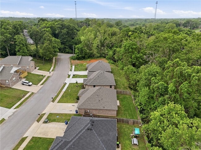 Building Photo - 1313 Valley Dr