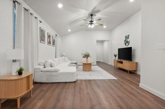 Building Photo - Furnished, Finished, and Ready for YOU!